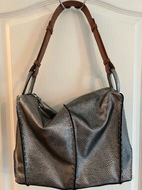 The Sak Los Feliz Hobo in Dark Silver